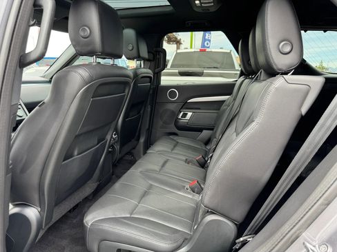 Used 2020 Land Rover Discovery Landmark image 15