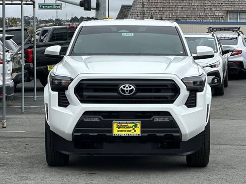 Used 2024 Toyota Tacoma SR5 AWD/4WD image 9