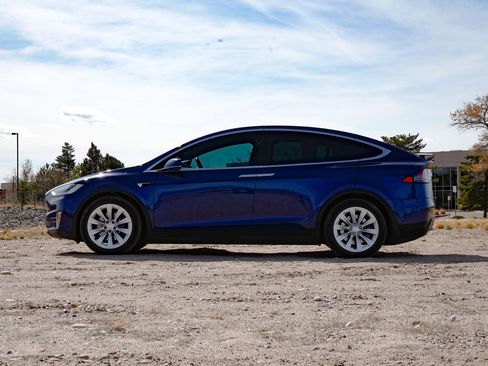 Used 2020 Tesla Model X Long Range image 2