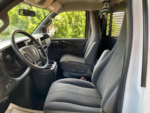 Used 2025 Chevrolet Express 2500 w/ Driver Convenience Package RWD image 31