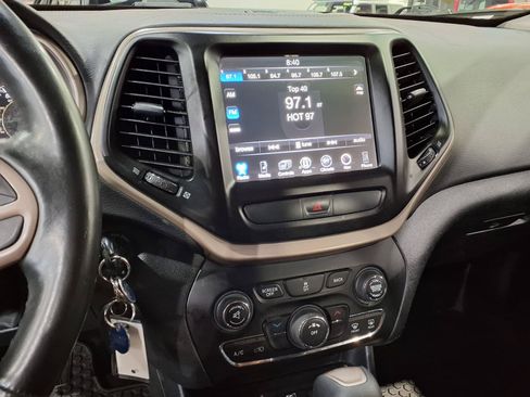 Certified 2017 Jeep Cherokee Latitude w/ True North Edition AWD/4WD image 8