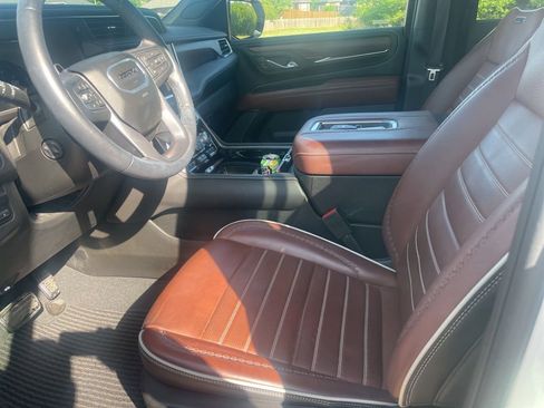 Used 2024 GMC Yukon Denali Ultimate image 9