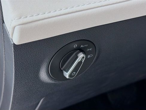 New 2026 Volkswagen Taos SE AWD/4WD image 10