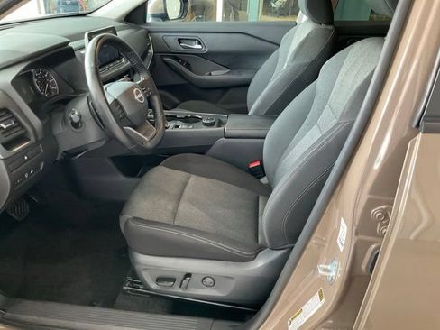 Used 2025 Nissan Rogue SV AWD/4WD image 3