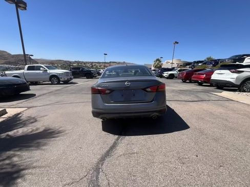 Used 2025 Nissan Altima 2.5 SV w/ SV Premium Package FWD image 4