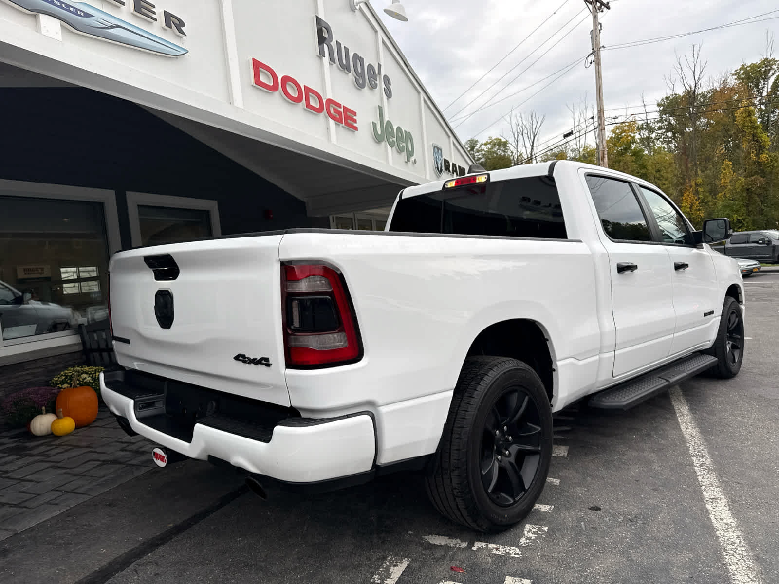 Used 2023 RAM 1500 Big Horn AWD/4WD image 3