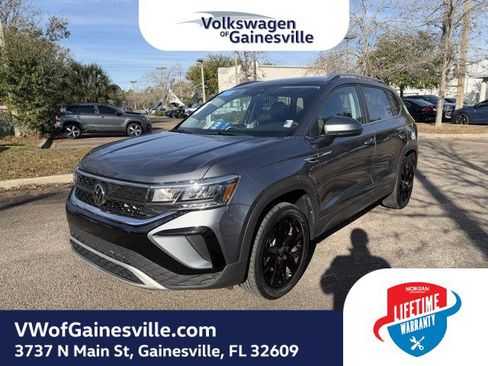 Certified 2023 Volkswagen Taos SE image 3