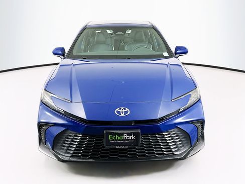 Used 2025 Toyota Camry SE FWD image 2
