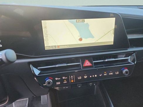 New 2025 Kia Niro EX w/ EX Cold Weather Package FWD image 11