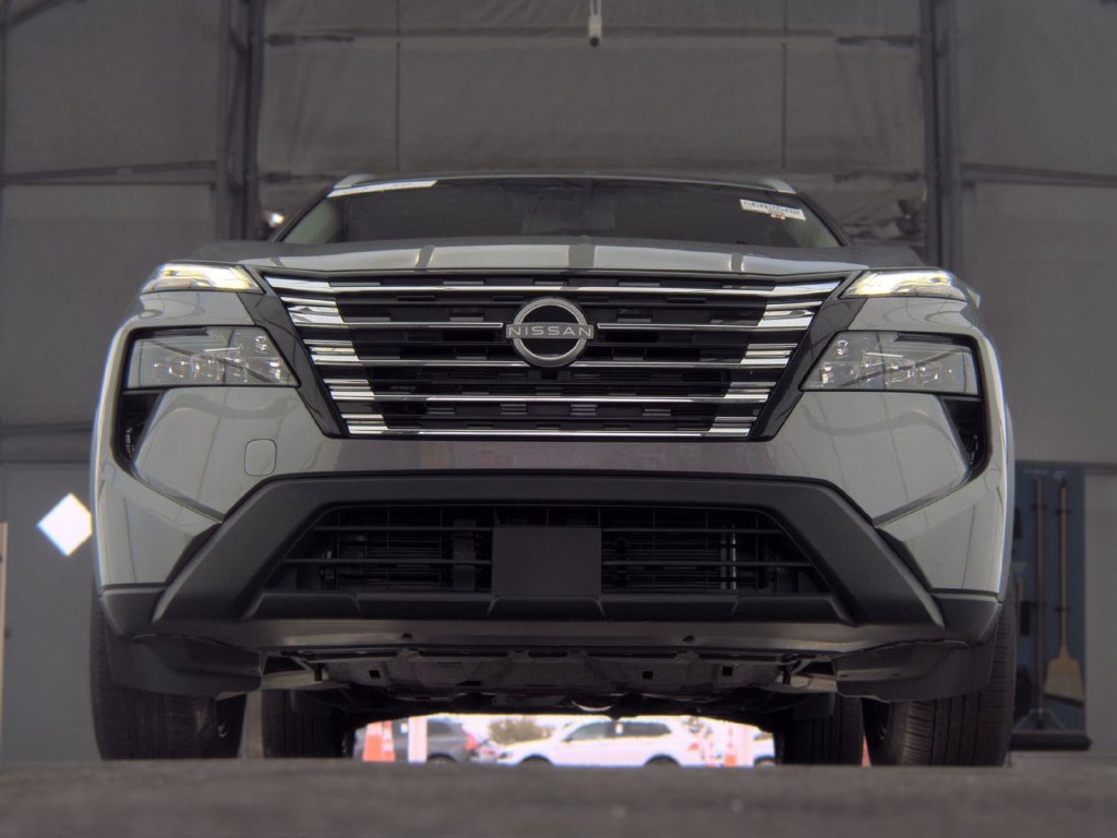 Used 2025 Nissan Rogue SV w/ SV Premium Package FWD image 1