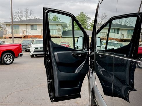 Used 2024 Mercedes-Benz Sprinter 2500 image 18