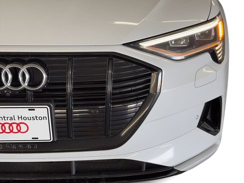 Used 2021 Audi e-tron Premium Plus w/ Premium Plus Package image 11