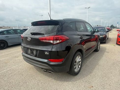 Used 2020 Hyundai Tucson Value w/ Winter Weather Package FWD image 2