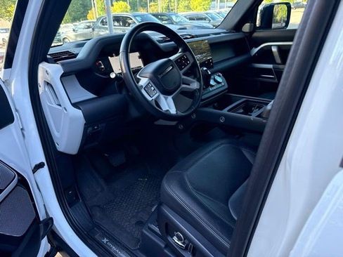 Used 2024 Land Rover Defender 130 X-Dynamic SE AWD/4WD image 16