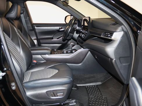 Used 2023 Toyota Highlander L image 53