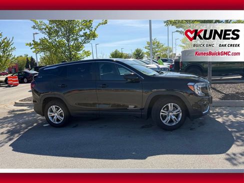 Used 2024 GMC Terrain SLE FWD image 4