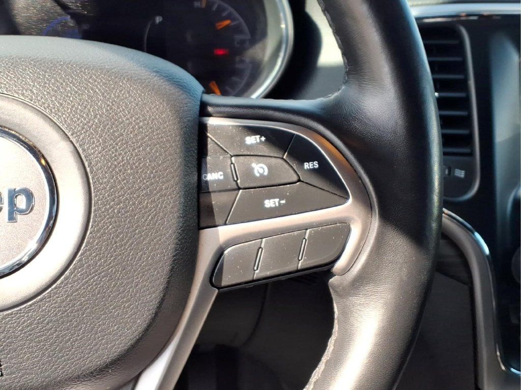 Used 2021 Jeep Grand Cherokee Laredo AWD/4WD image 24