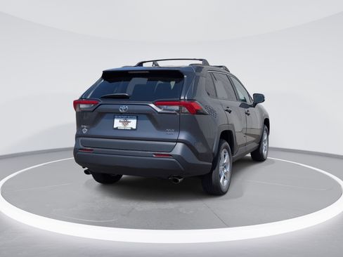 Used 2021 Toyota RAV4 XLE w/ Carpet Mat Package (TMS) AWD/4WD image 7