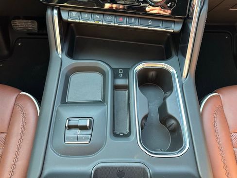 Used 2025 GMC Sierra 2500 Denali Ultimate AWD/4WD image 11