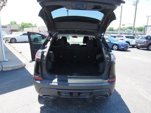 Used 2019 Jeep Cherokee Latitude w/ Popular Appearance Group AWD/4WD image 37
