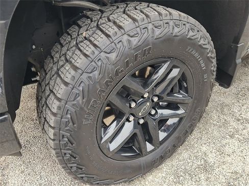 Used 2024 Chevrolet Silverado 1500 LT Trail Boss w/ Protection Package image 9