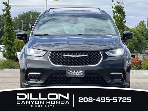 Used 2022 Chrysler Pacifica Touring-L FWD image 12