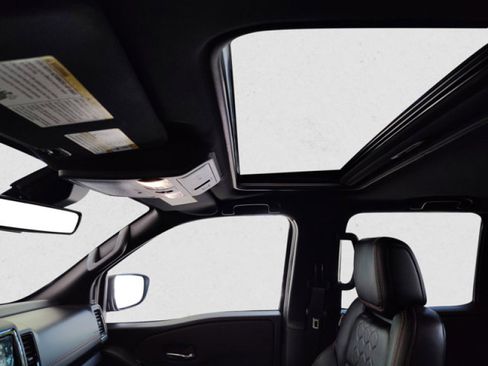 Used 2024 Nissan Frontier PRO-4X w/ Pro Premium Package image 13