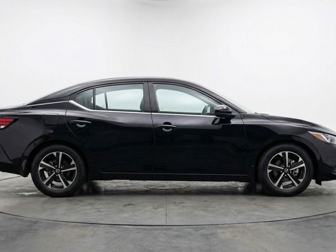 Used 2025 Nissan Sentra SV FWD image 11