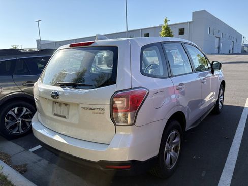 Used 2017 Subaru Forester 2.5i AWD/4WD image 6
