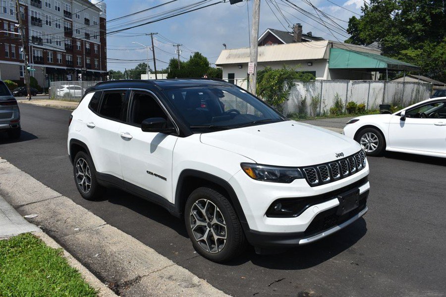 Used 2023 Jeep Compass Limited w/ Sun and Sound Group AWD/4WD image 4