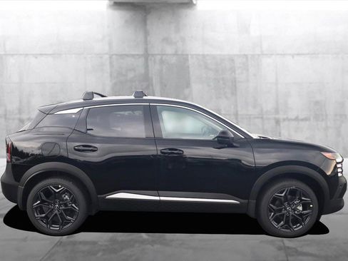 New 2026 Nissan Kicks SR w/ SR Premium Package image 5