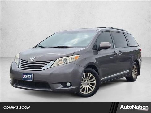 Used 2013 Toyota Sienna XLE FWD image 1