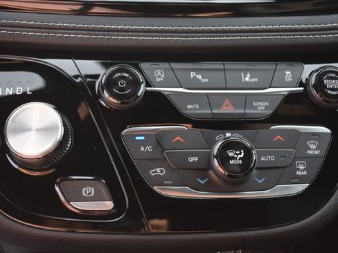 New 2026 Chrysler Pacifica Select image 26