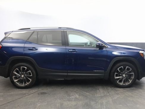 Used 2022 GMC Terrain SLT w/ Infotainment Package II image 4