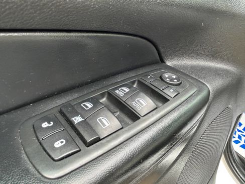 Used 2013 Jeep Grand Cherokee Laredo w/ Laredo E Group image 32