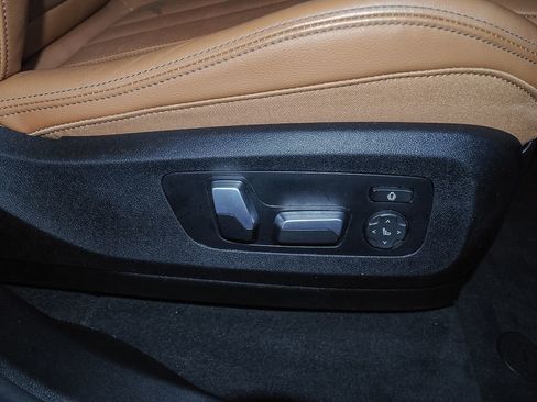 Used 2022 BMW X7 xDrive40i w/ M Sport Package image 21