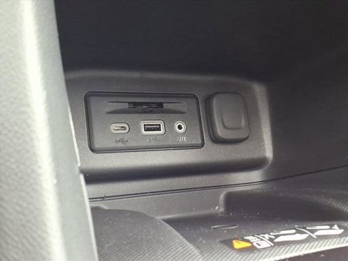 Used 2024 Chevrolet Equinox Premier image 16