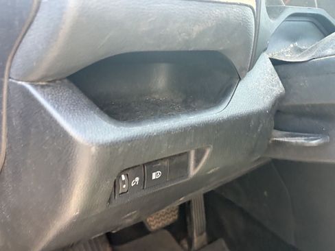 Used 2022 Toyota RAV4 LE AWD/4WD image 10