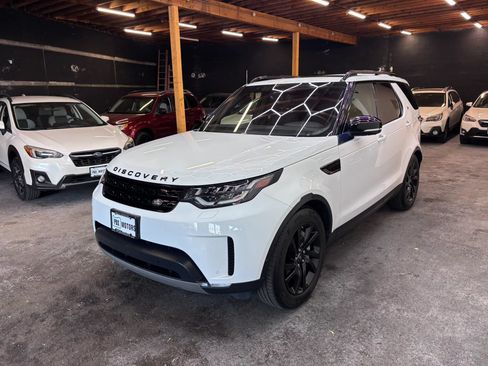 Used 2018 Land Rover Discovery HSE AWD/4WD image 3