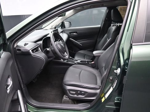 Used 2023 Toyota Corolla Cross XLE w/ Convenience Package AWD/4WD image 9