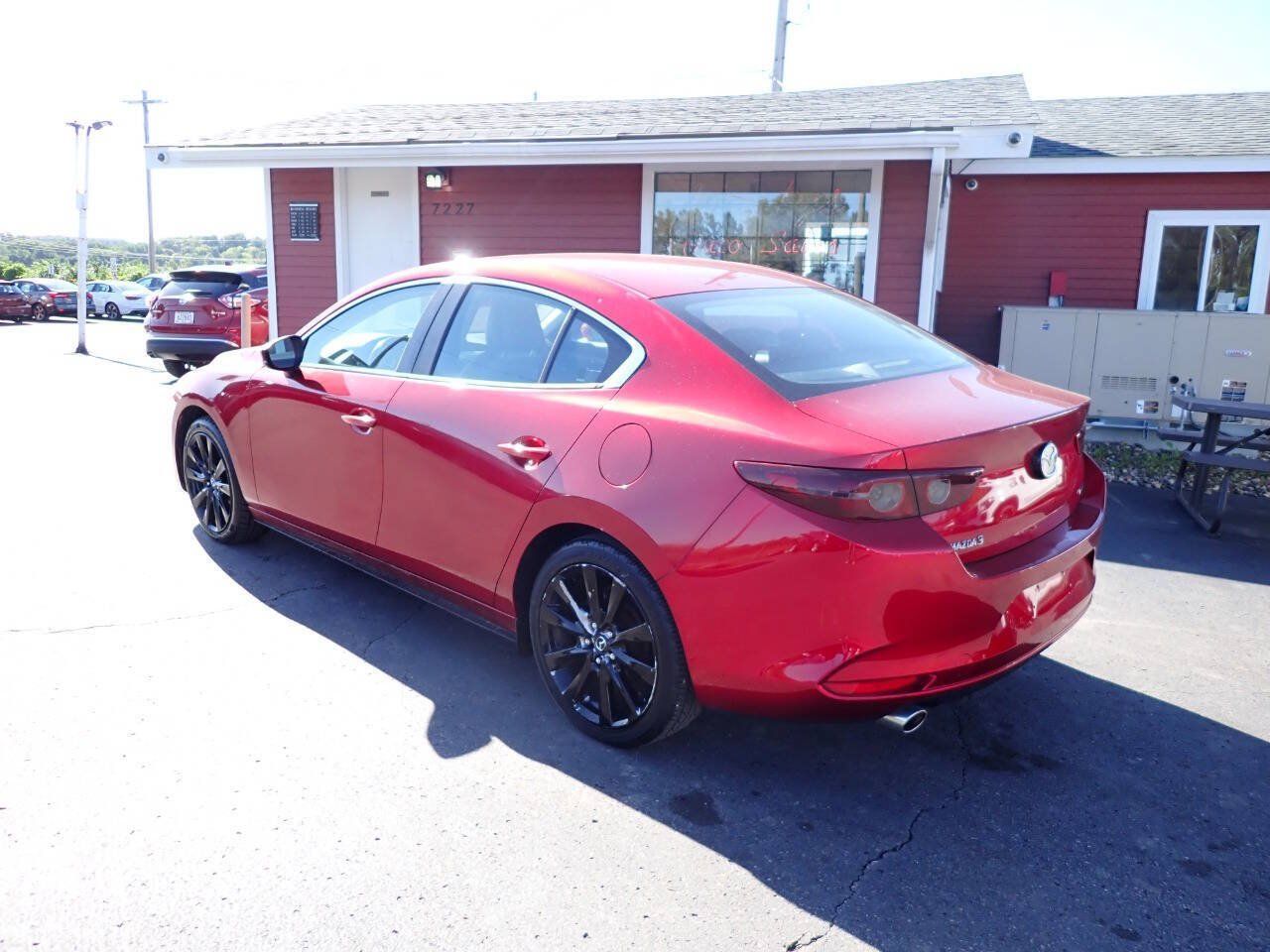 Used 2019 MAZDA MAZDA3 Sedan FWD image 4