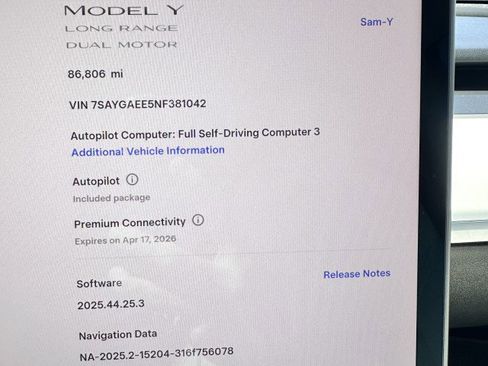 Used 2022 Tesla Model Y Long Range image 22