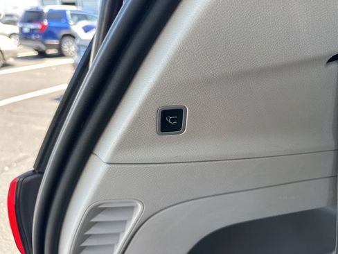 Used 2023 Chrysler Voyager LX FWD image 30