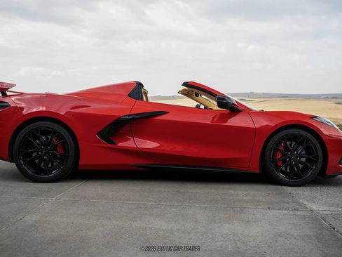 Used 2023 Chevrolet Corvette Stingray Premium Conv w/ Z51 Performance Package RWD image 9