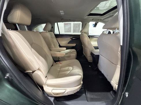 Used 2023 Toyota Highlander Limited FWD image 21