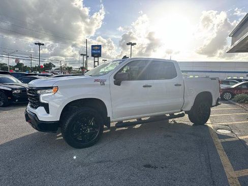Used 2025 Chevrolet Silverado 1500 LT Trail Boss w/ Protection Package AWD/4WD image 4