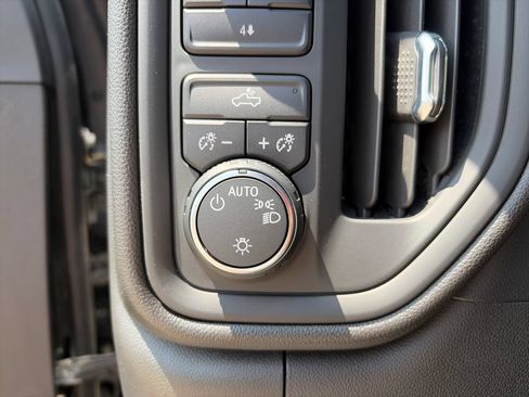 Used 2021 Chevrolet Silverado 2500 Custom w/ Custom Convenience Package AWD/4WD image 26