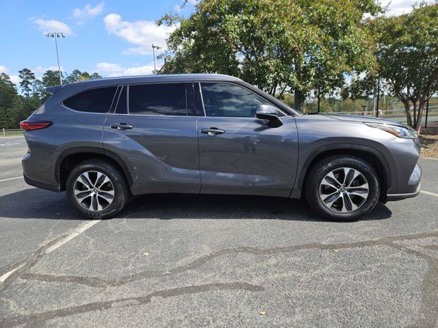 Used 2020 Toyota Highlander XLE FWD image 6
