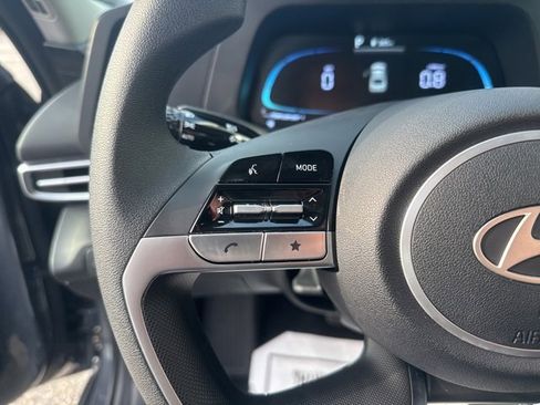 Certified 2025 Hyundai Elantra SE image 28