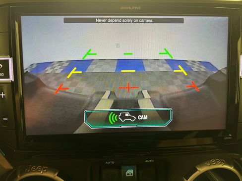 Used 2017 Jeep Wrangler Unlimited Sahara w/ Connectivity Group image 17